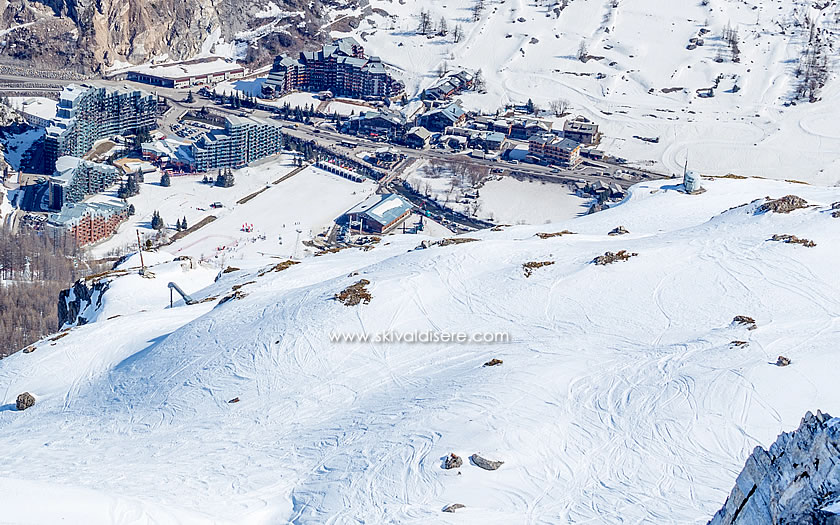 Skiing above La Daille